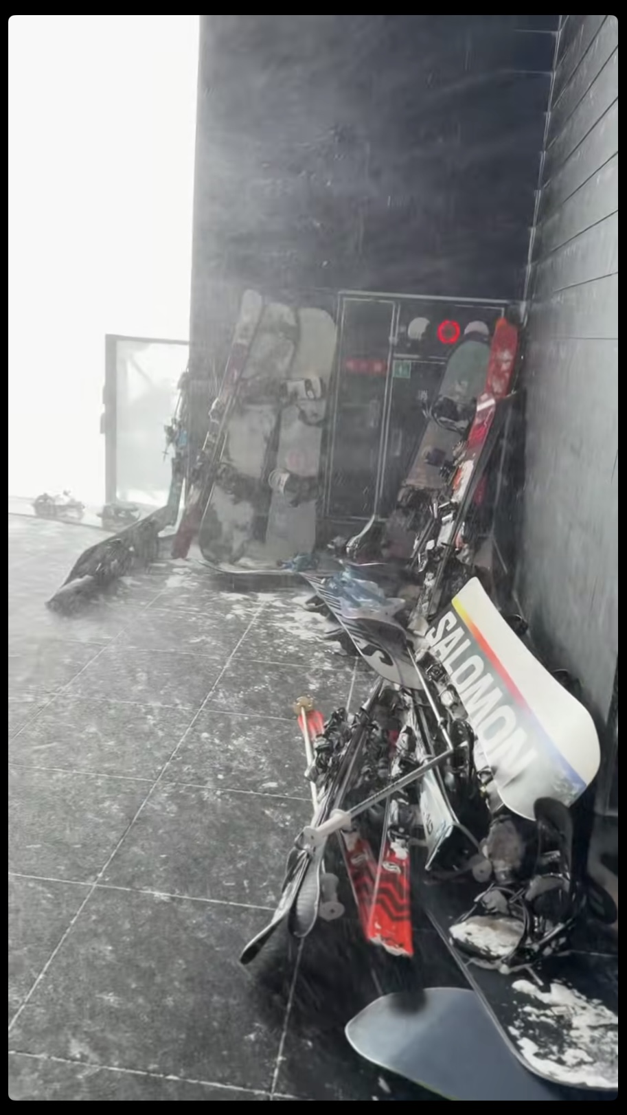 二世古「橫風橫雪」 。  Threads @kkconcept