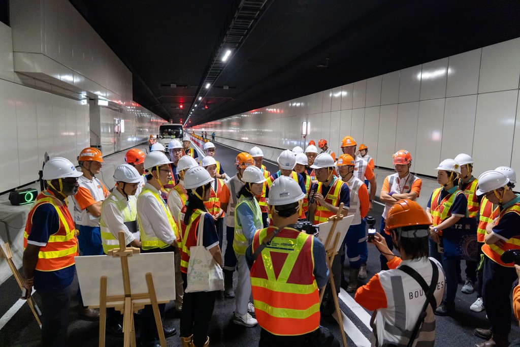 工程團隊首度將「機電裝備合成法」(MiMEP)應用於隧道工程。陳美寶網誌 工程團隊首度將「機電裝備合成法」(MiMEP)應用於隧道工程。陳美寶網誌