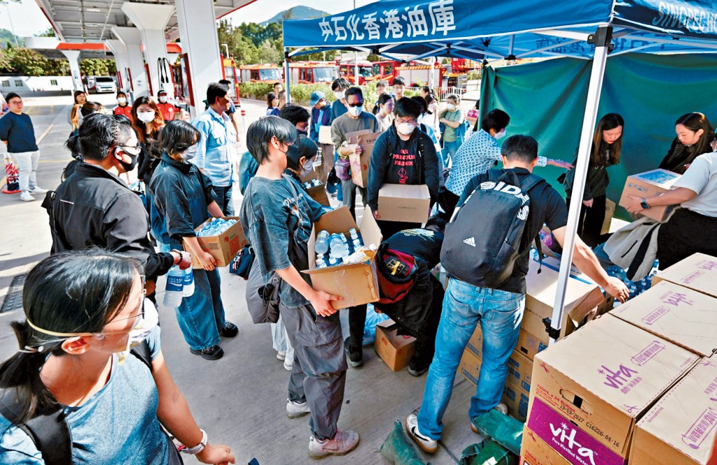 市民自发筹集物资，源源不绝送到大埔。