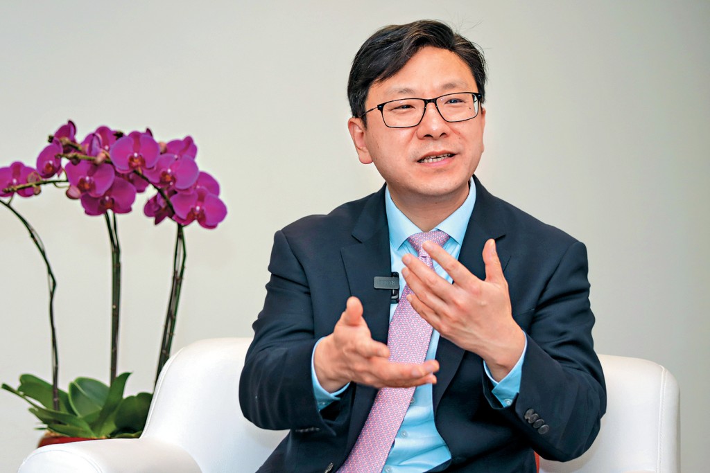 孫玉菡表示，高才通計劃至今約有9萬宗申請獲批，估計約8萬人已到港。