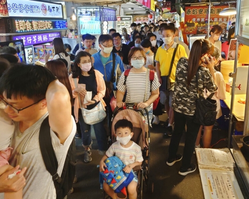 台北提升防疫警戒。AP資料圖片