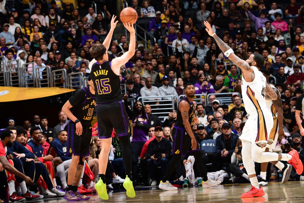 里夫斯在最後5分鐘命中關鍵三分球為湖人反超前。法新社