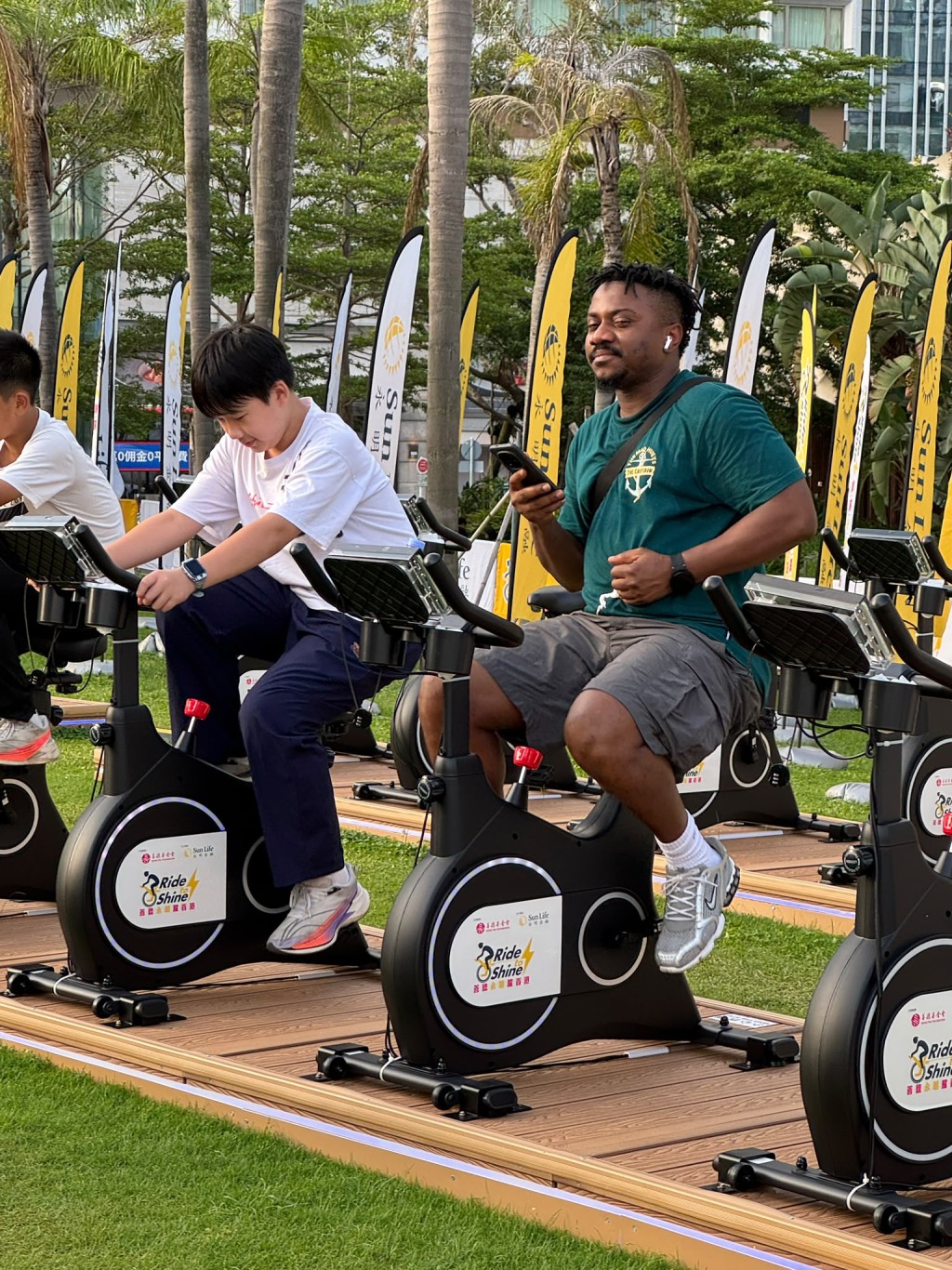 來自埃及的旅客無懼汗水,完成10公里騎行挑戰,以行動力撐盛事。 來自埃及的旅客無懼汗水,完成10公里騎行挑戰,以行動力撐盛事。