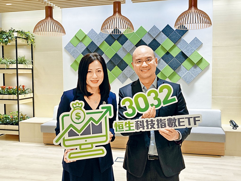 薛永輝（右）指，全球資金氾濫，正在尋找優質回報的出口，科技板塊正受惠於此。