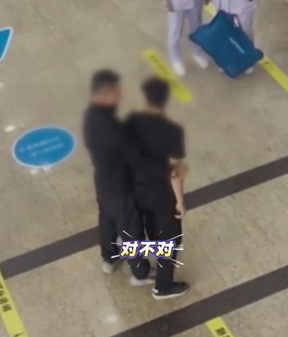醋夫继续大闹医院。