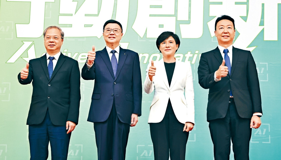 卓荣泰(左二)率领部分新阁员人选亮相。