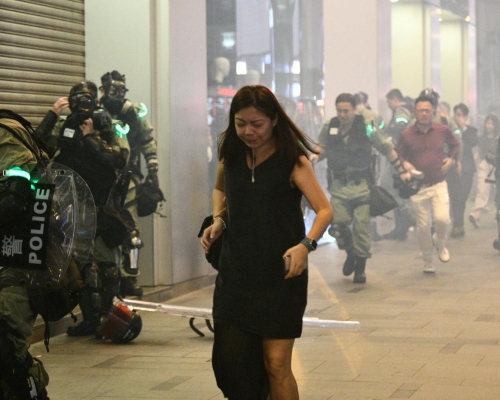 部分市民並無面具或口罩。