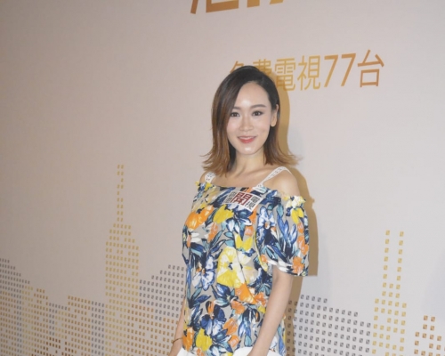 大肚楊思琦着高踭鞋現身活動冇通知老公。