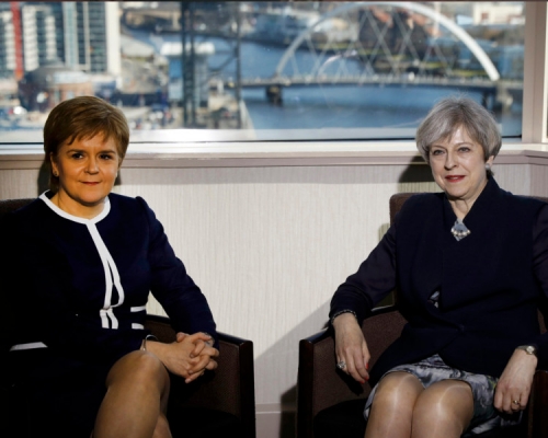 文翠珊和施雅晴周一在格拉斯哥會面。