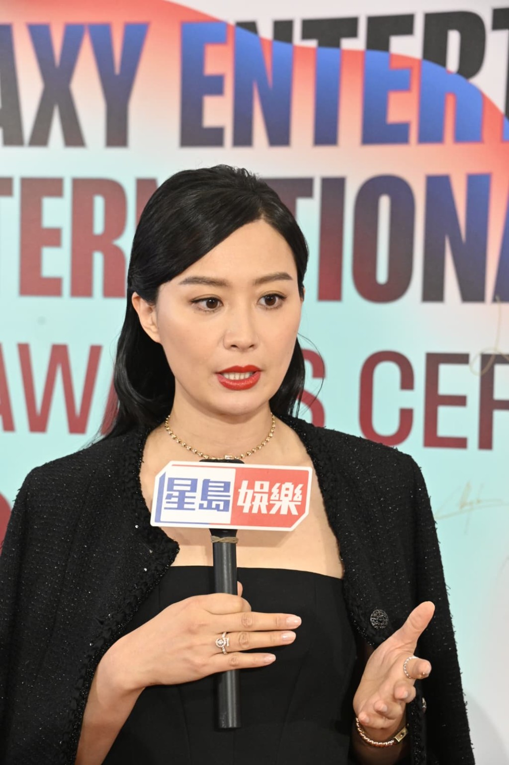 陳法拉將執導新片,重申非為幕後鋪路。 陳法拉將執導新片,重申非為幕後鋪路。