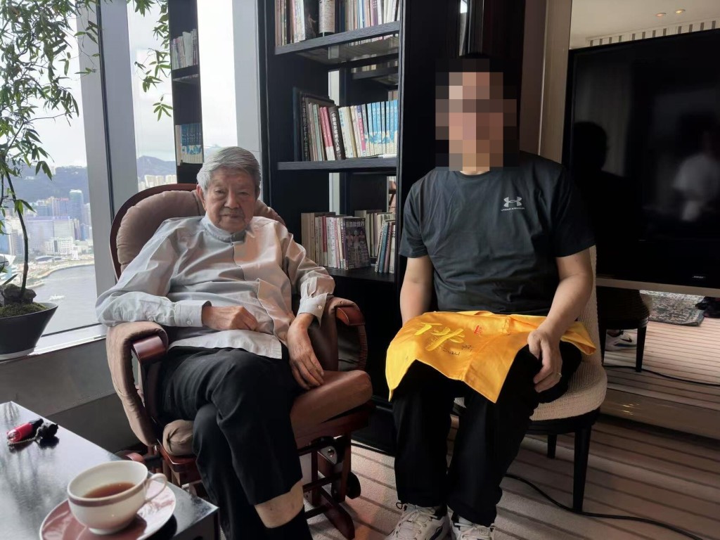 蔡瀾出院後近況曝光。 蔡瀾出院後近況曝光。