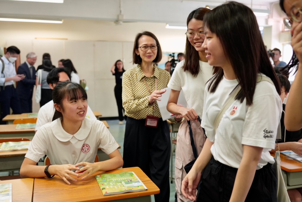 姚臻怡期望將來成為醫生回報社會。劉駿軒攝