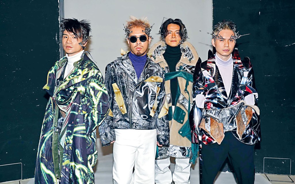 C AllStar四子齊齊戴上天綫狀金屬頭飾，坦言頭痛不已。