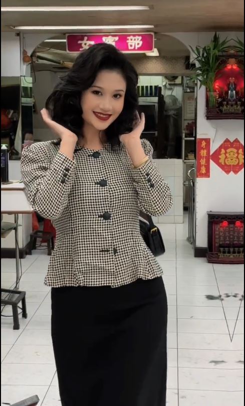 发型、妆容及服饰结合，成功塑造怀旧复古Look