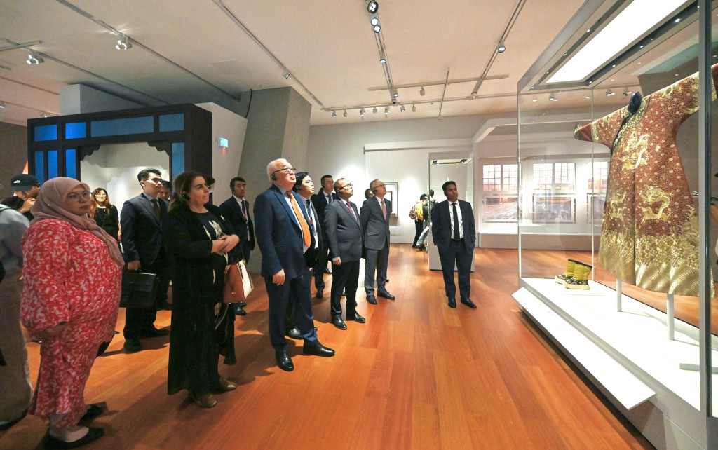 代表團參觀西九文化區香港故宮文化博物館。