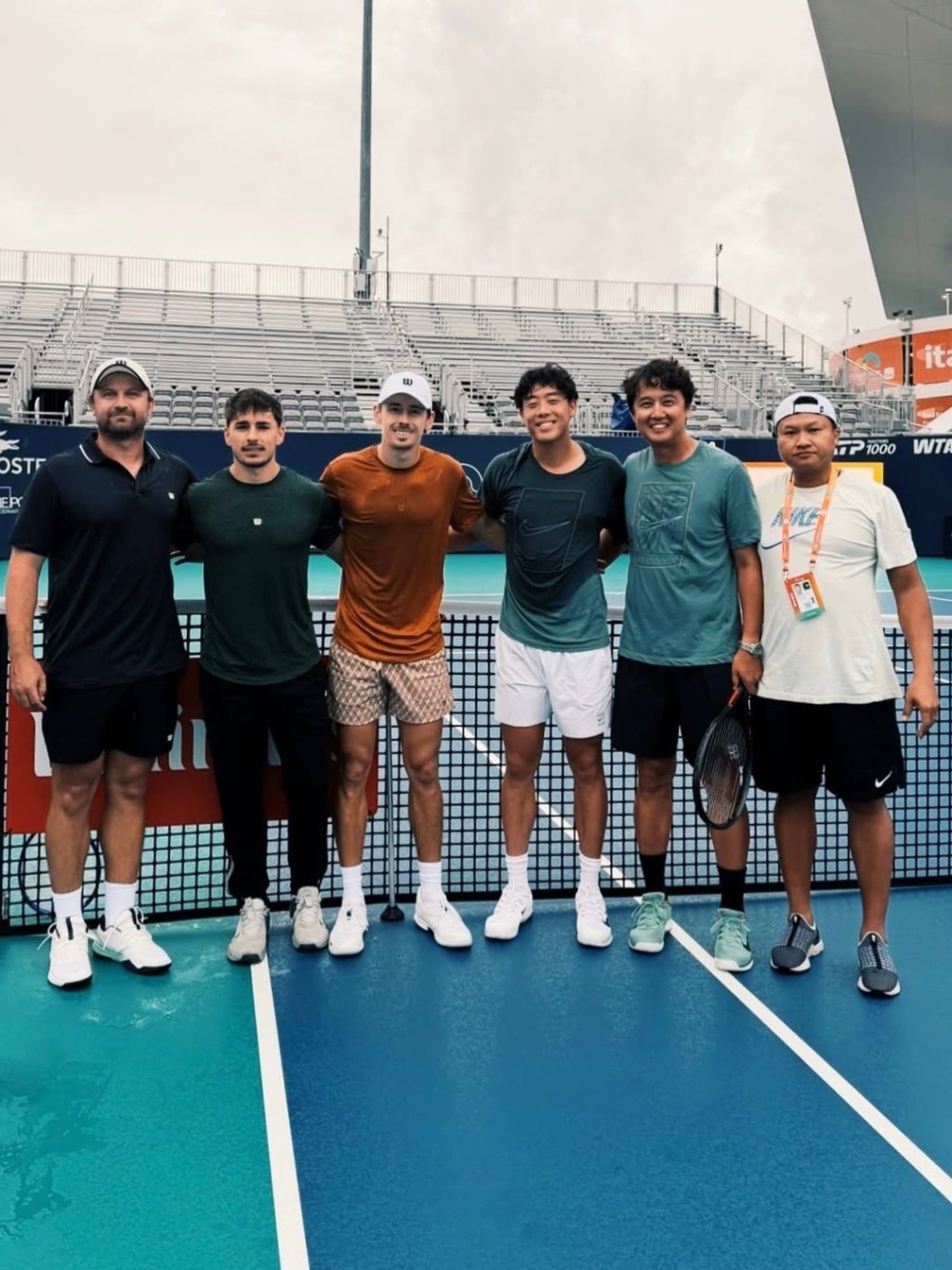 Coleman 日前到遇阿密時跟其他國家的球手們對練，包括世界排第6的澳洲一哥Alex de Minaur（左三）。Coleman IG圖