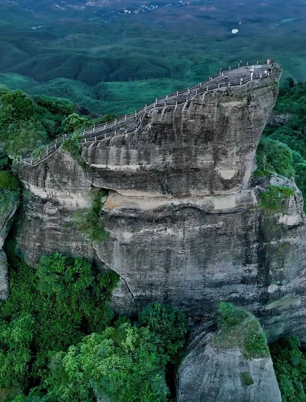 河源旅遊景點推介2024｜4. 霍山風景區 著名景點船頭觀日。（圖片來源：Syyyl-03@小紅書）