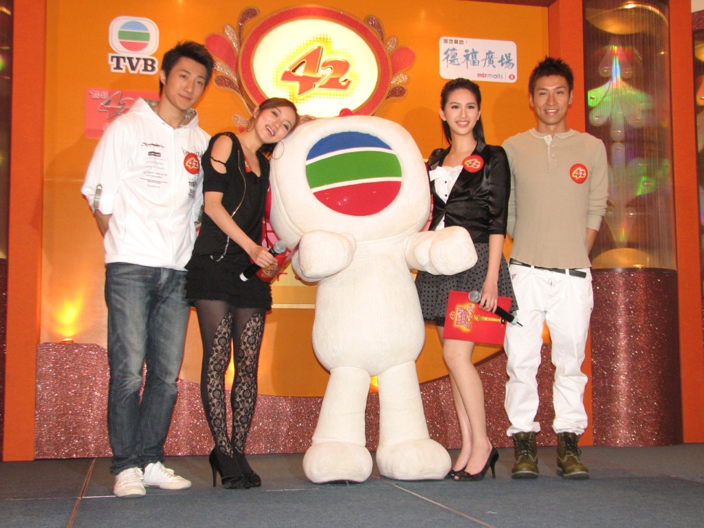 蔡淇俊（左）当年在TVB发展尚算不错。