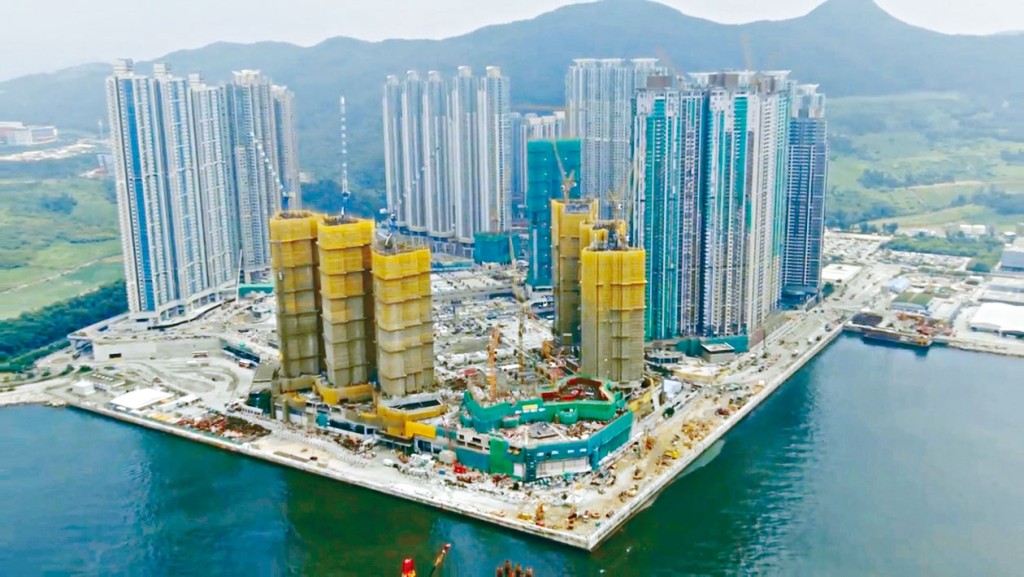 日出康城13期推出招標，消息指，每方呎補價約3600元，為各期中最高。