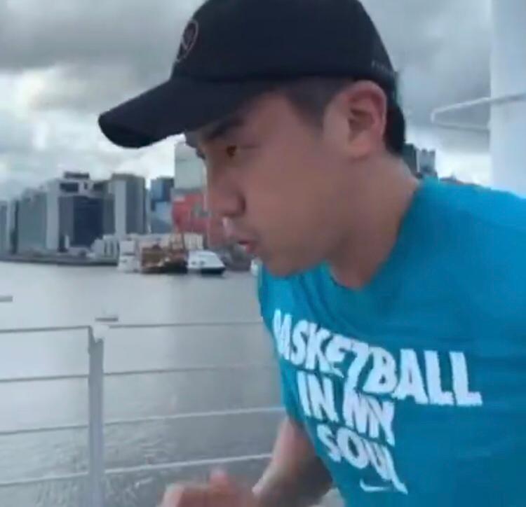 最後來回不停跑。