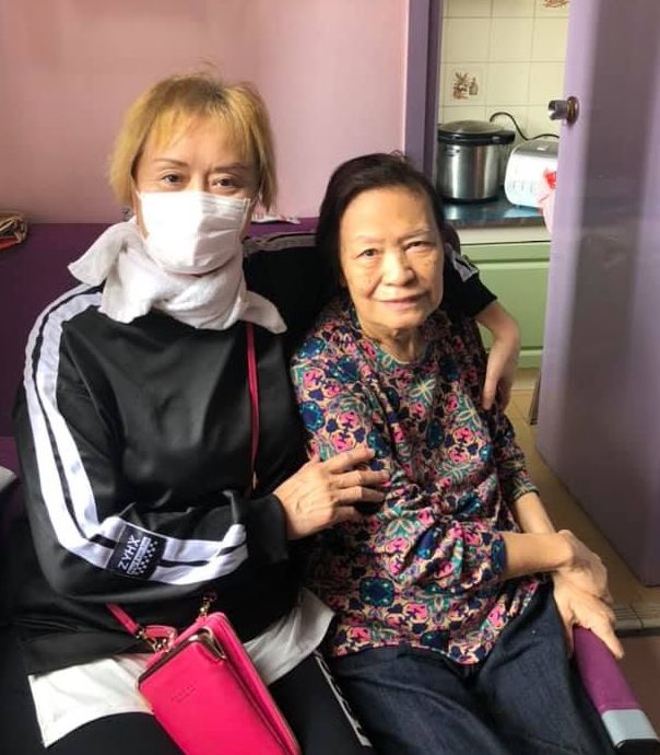 大姐明一直好關心余毛。