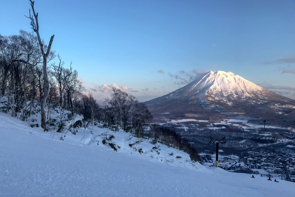 海拔1898米的羊蹄山位于北海道南部后志支厅，是深受登山客欢迎的日本百名山之一。