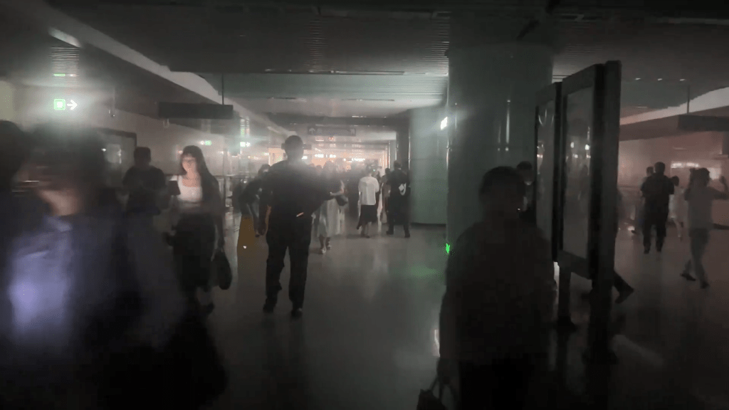 深圳地鐵多條線路發生停電。