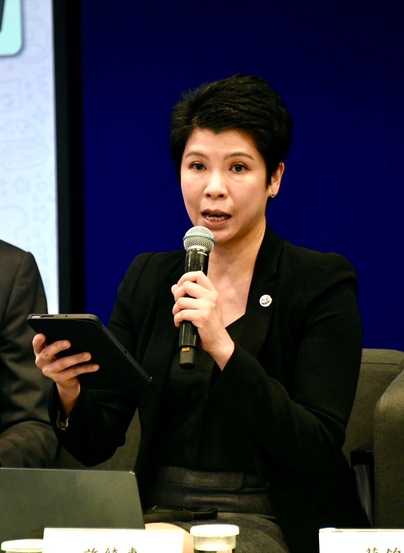 網罪科警司許綺惠表示,通訊軟件帳戶被騎劫的實際風險在於騙徒能取得帳戶控制權,透過通訊錄聯絡受害人的親友或商業夥伴進行詐騙。 網罪科警司許綺惠表示,通訊軟件帳戶被騎劫的實際風險在於騙徒能取得帳戶控制權,透過通訊錄聯絡受害人的親友或商業夥伴進行詐騙。