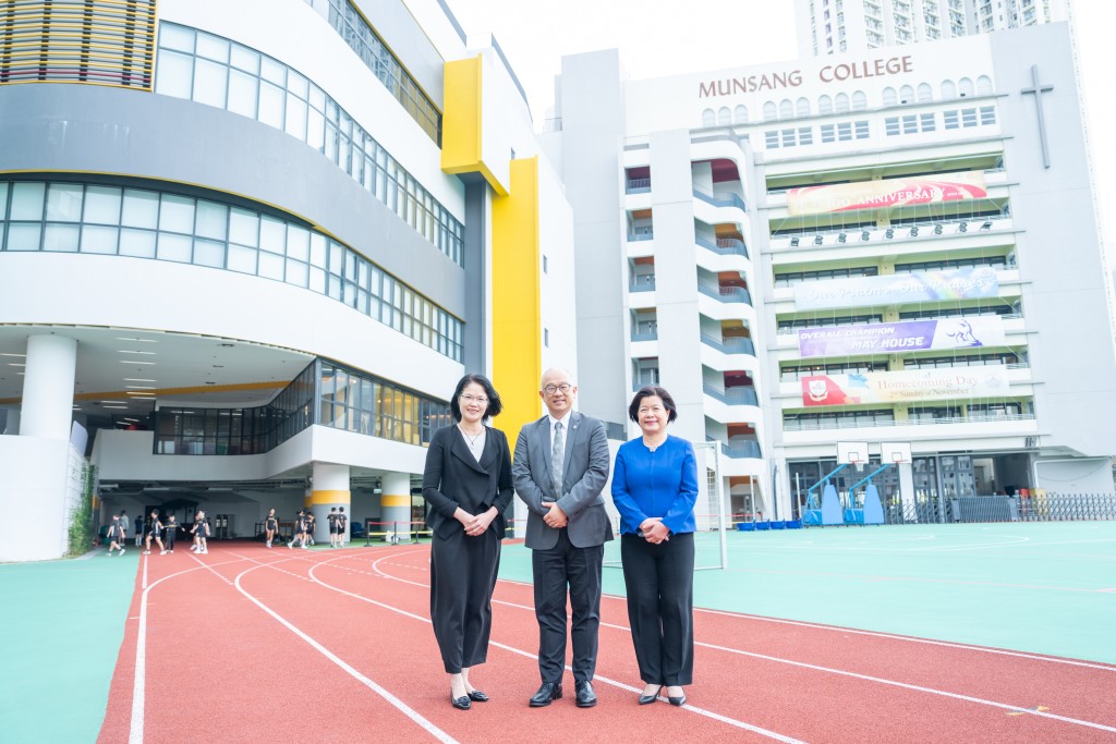 （左起）民生書院幼稚園校長張展鈴博士、民生書院校長葉志兆博士、民生書院小學校長梁桂英女士（圖片來源：《親子王》）