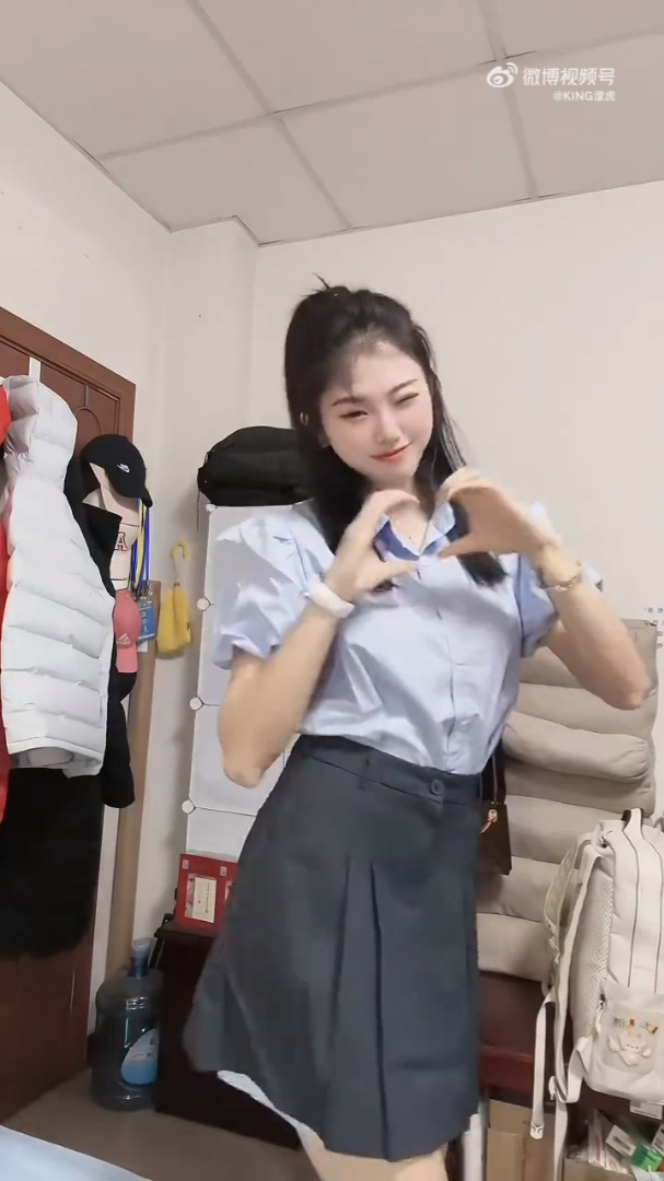 吳艷妮經常在微博分享跳舞片段。