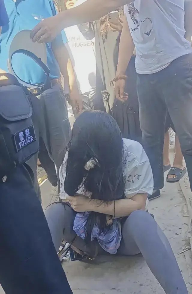 李雨禪到車厘子集會「踩場」與人衝突被打。 李雨禪到車厘子集會「踩場」與人衝突被打。