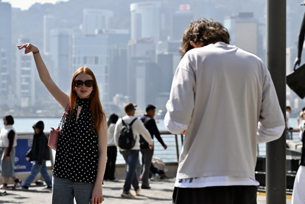 天文台今日(8日)更新九天天氣預報,年廿八(15日)天氣部分時間有陽光,氣溫最高25°C。資料圖片 天文台今日(8日)更新九天天氣預報,年廿八(15日)天氣部分時間有陽光,氣溫最高25°C。資料圖片