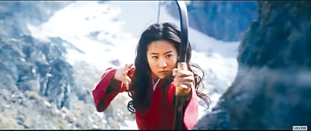 劉亦菲瞞着家人於晚上練武，練得好身手。