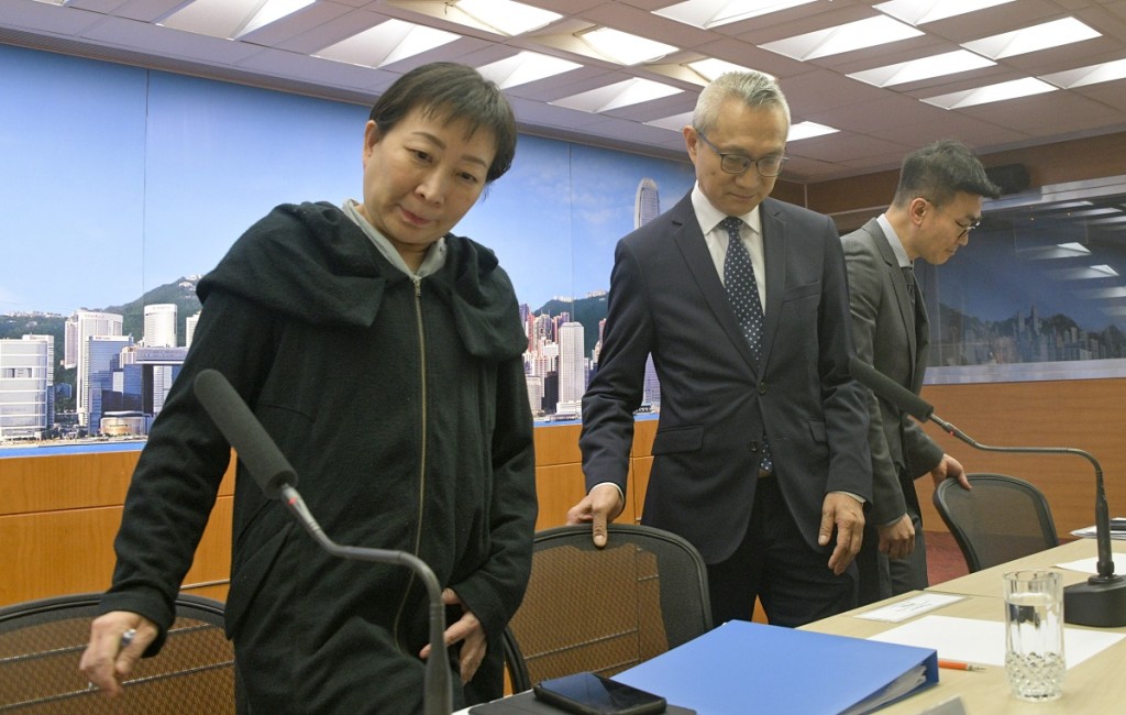 張竹君（左一）在1月15日從武漢回港後出席記者會。資料圖片