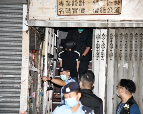 警方在行動中共拘捕28人。