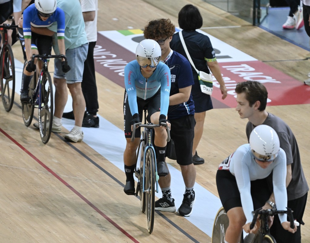 李思颖（蓝衫)在淘汰赛的决赛中表现突出。何君健摄