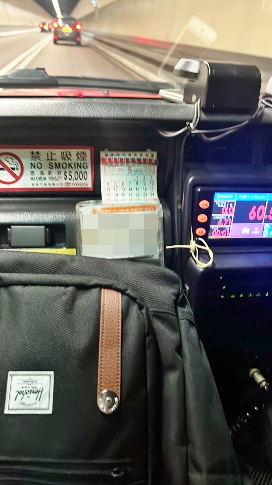 有貪心的士司機疑劏客劏正行家,中環 去太子開出一口價250元,拒絕按的士 咪錶收費,結果遭到最在行的整治。Threads截圖 有貪心的士司機疑劏客劏正行家,中環 去太子開出一口價250元,拒絕按的士 咪錶收費,結果遭到最在行的整治。Threads截圖