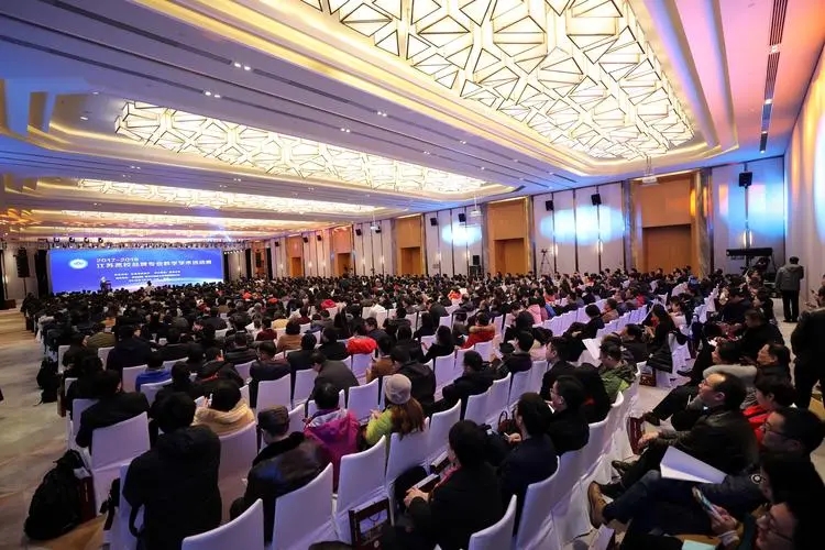 魏新河此人2022年至2023年冒充教授身份報名了超過10場全國多地舉辦的學術活動。 示意圖