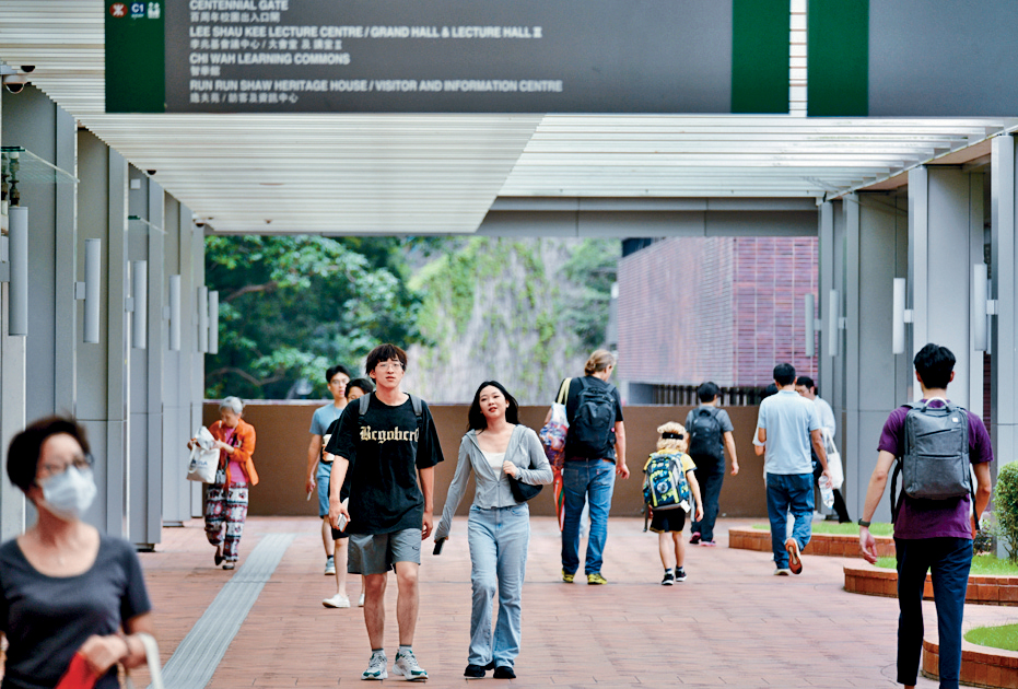 蔡若蓮接受本報專訪時透露,有機會由2025/26學年起逐步上調大學學費。
