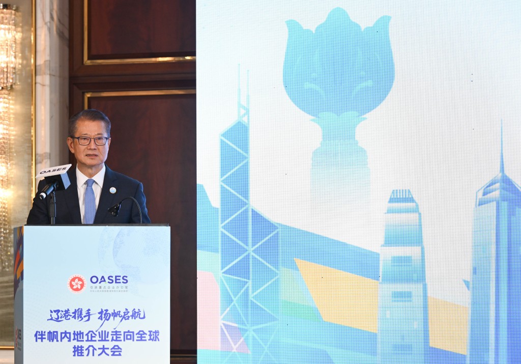 陳茂波在引進重點企業辦公室舉辦的「遼港攜手．揚帆啟航」伴帆內地企業走向全球推介大會致歡迎辭。