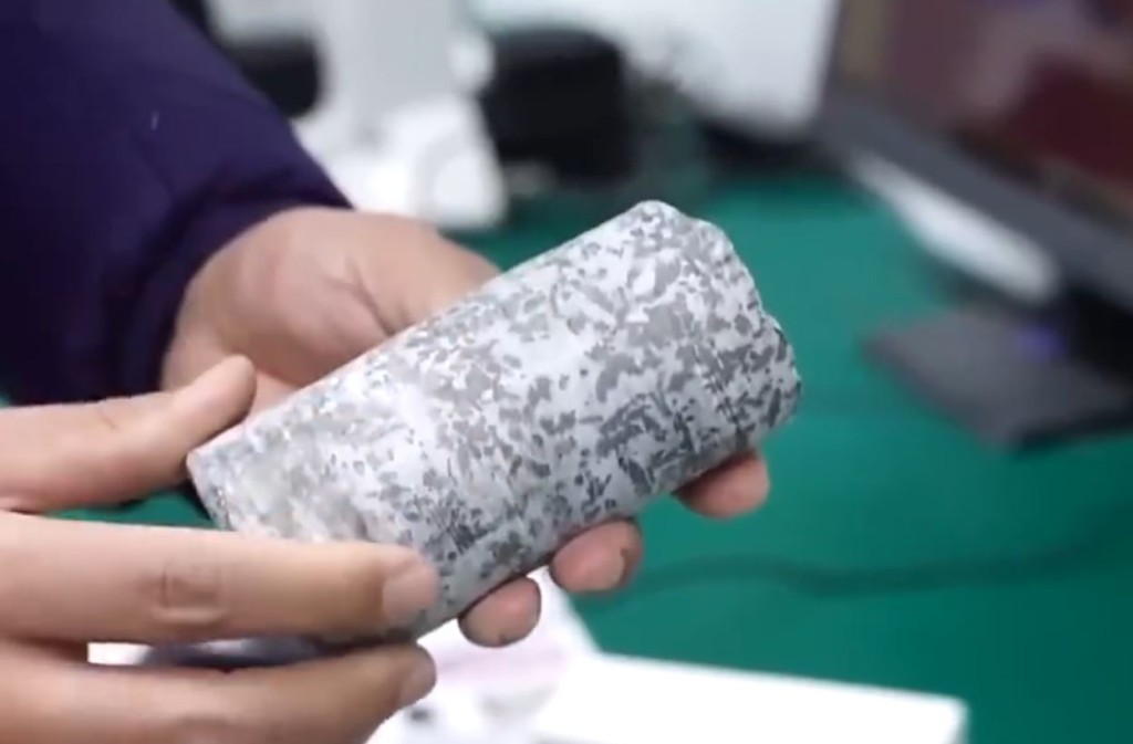 中國發現一種新礦物，正式命名為「金秀礦」。央視截圖