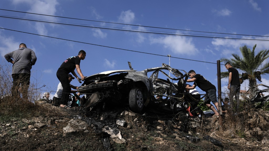 以军空袭约旦河西岸一辆车致5死，其中1人是哈马斯指挥官。 美联社