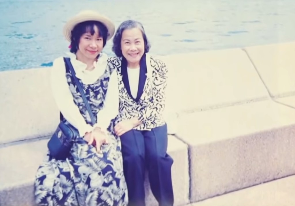 許婆婆大女36歲時不幸腦中風,當時許婆婆仍堅持拍劇。 許婆婆大女36歲時不幸腦中風,當時許婆婆仍堅持拍劇。