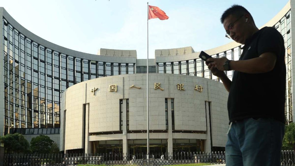 央行表態指人民幣不搞競爭性貶值。中新社