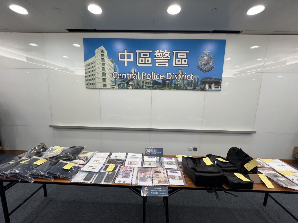 警方展示證物。許文光攝