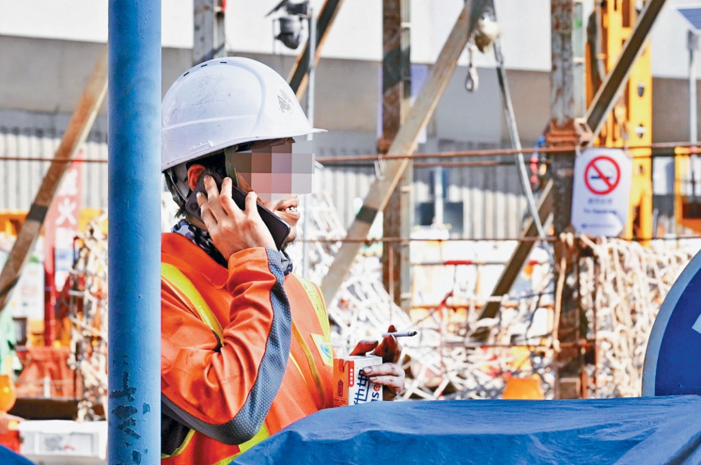 政府計劃修例，規定地盤全面禁煙。