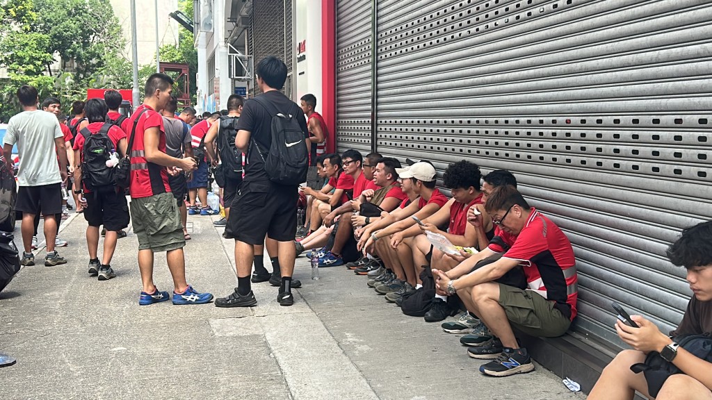 聚集人數有約150人。 聚集人數有約150人。