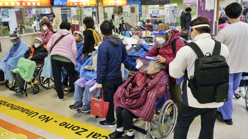 伊利沙伯醫院急症室連日迫滿求診者。資料圖片