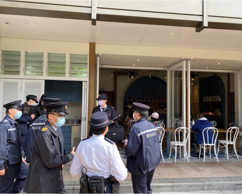 警方突擊巡查將軍澳食肆。警方圖片