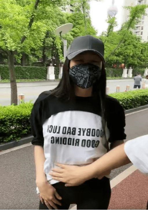 陳浩民這個動作,令懷第5胎更加似層層。 陳浩民這個動作,令懷第5胎更加似層層。